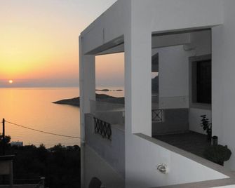 Comfortable house in Mirties with terrace and parking - Mirties - Balcony