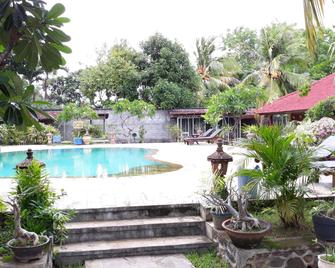 Bagus Beach Resort Lovina - Banjar - Pool