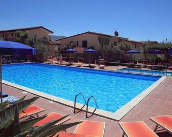 Residence Esmeraldo - Capo Vaticano - Pool