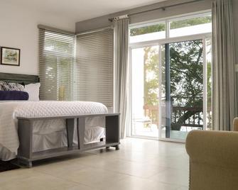 2 Bedroom Beachfront Property in Westmoreland - Whitehouse - Bedroom