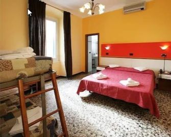 Hotel Le Tre Stazioni - ג'נואה - חדר שינה