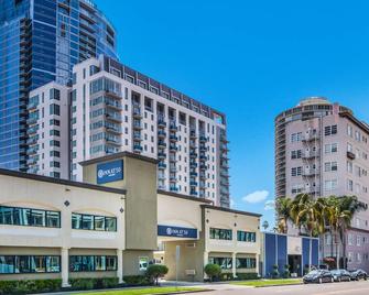 Inn at 50 at Long Beach Convention Center - Long Beach - Building