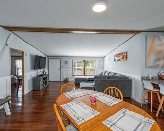Cozy 3-bedroom house in enjoyable Long Neck Delaware, By the Indian River bay - Millsboro - Comedor