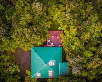 8 minutes to Nat'l Park! Enjoy the sound of rain & birds in a peaceful retreat. - Volcano - Building