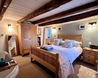 Romantic Boutique Bolthole In Pittenweem Near St Andrews. Small dogs welcome. - Anstruther - Bedroom