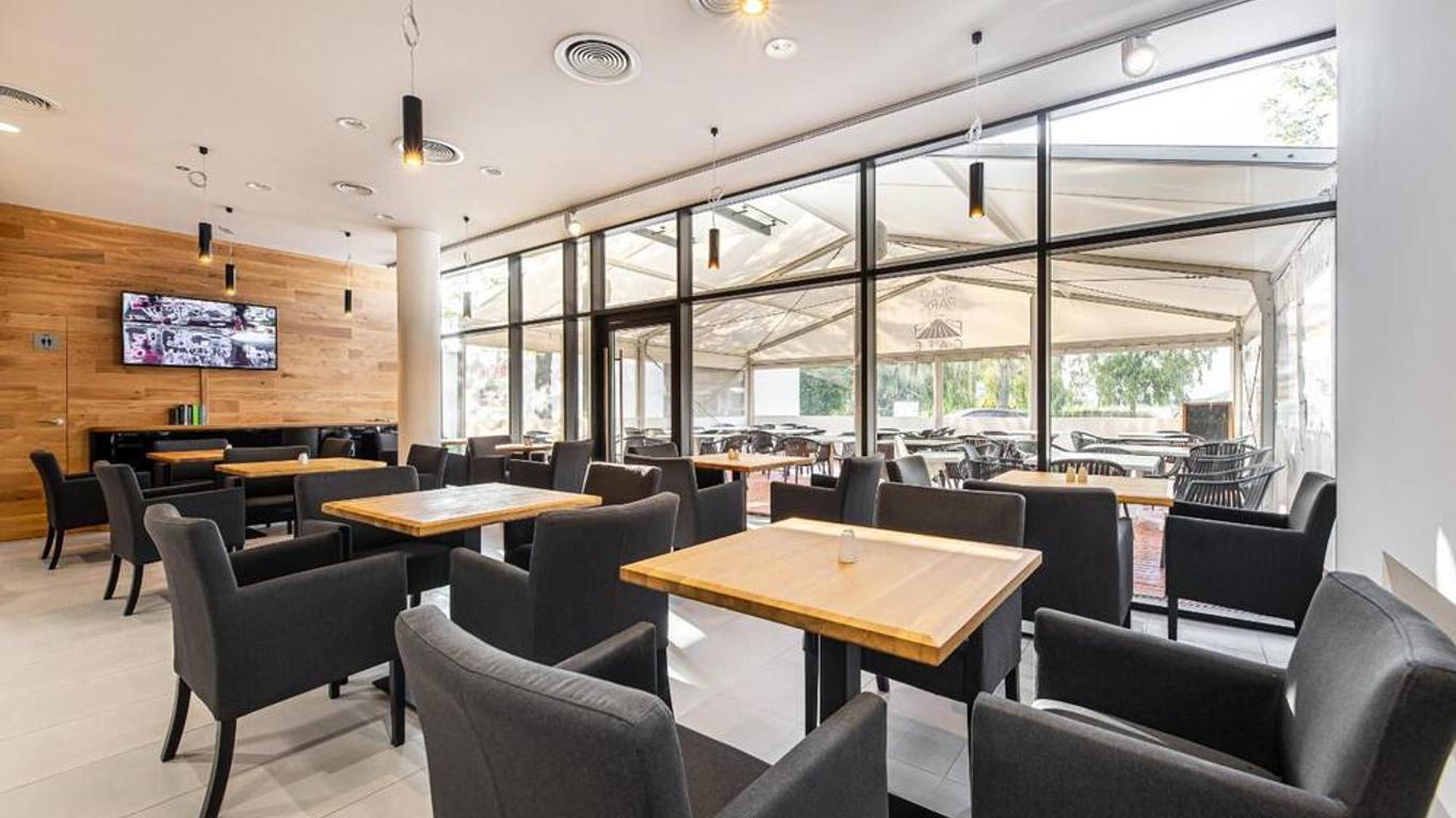 Molo Park Aparthotel