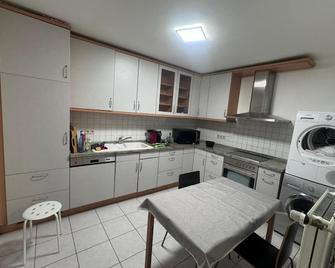 Holiday House -10 min Clervaux Castle - near forest and shopping - Luxembourg - Reuler - Kitchen