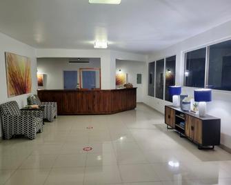 Coral Seas Beach Resort - Negril - Recepción