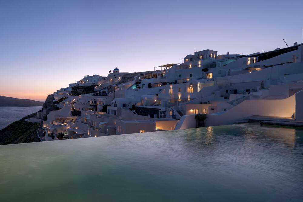12 Best Luxury Hotels in Greece With Amazing Views