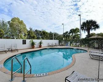 MainStay Suites Tamarac - Tamarac - Zwembad
