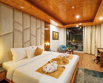 The Whitestone Inn & Suites ( A Centrally Heated Mountain & Valley View ) - Manali - Спальня