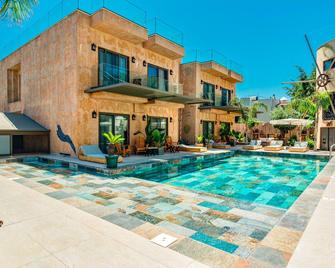 Sezz Hotels Spa Wellness - יאליקבאק - בריכה