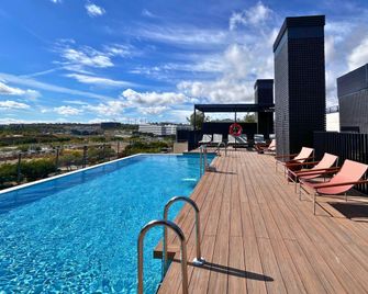 Calido Valdebebas - Madrid - Piscina