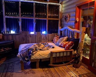 Evergreen Romantic Mountain Cabin near Evergreen Lake. - Evergreen - Bedroom