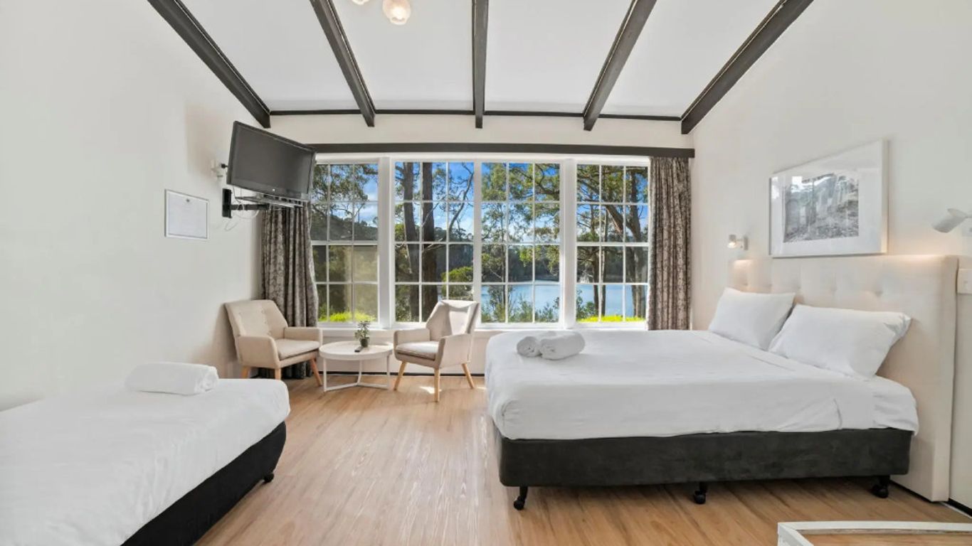 The Fox and Hounds Historic Hotel