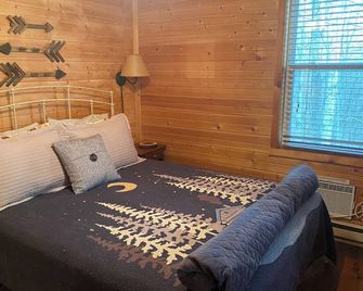 Secluded cabin situated near State Parks! - Athens