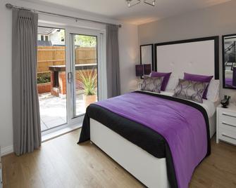 House of Fisher - Equinox Place - Farnborough - Bedroom