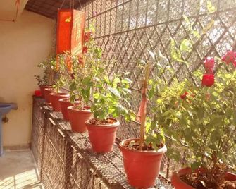 A room for those who roam - Navi Mumbai - Outdoors view