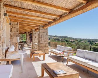 Villa Jaqueline - Abbiadori - شرفة