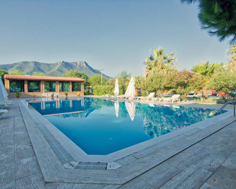 Selvi Beach Hotel - Golturkbuku - Pool