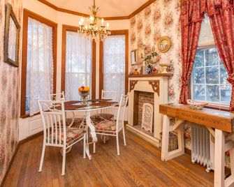 The Victorian Cottage at Creekside Camp - Marble Falls - Sala pranzo