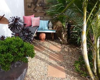 The Beach Bungalow perfect for couples. - Ulladulla - Patio