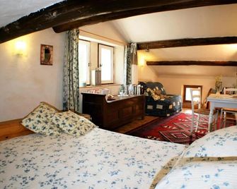 Le Mas De La Cigale Bleue, Caumont Sur Durance - Caumont-sur-Durance