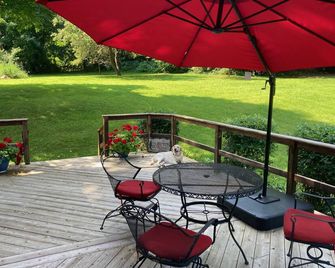 The Hutch Country Inn of Hillsdale - Hillsdale - Patio