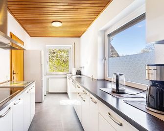 Guesthouse with Shared Garden and Wi-Fi - Finnentrop - Cocina