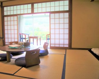 Kotobuki Global Inn - Ureshino