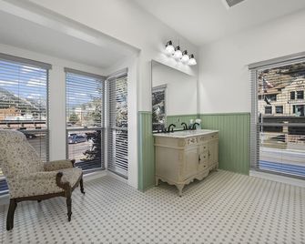 Club Hotel - Idaho Springs