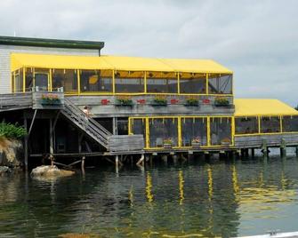 Flying Mountain Townhouse - Southwest Harbor - Budova