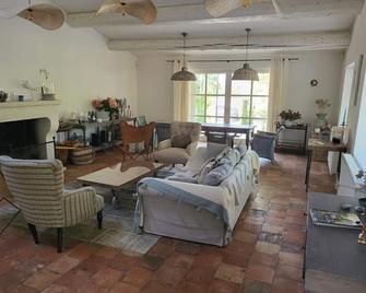 Splendid Bergerie Xviith - Rognes - Living room