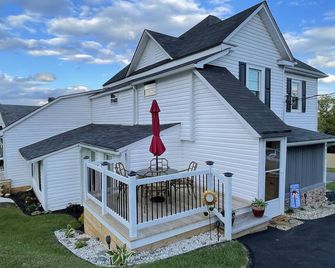 Fiddlers Roost - Walking Distance to Historic Downtown Galax, Virginia - Galax - Building