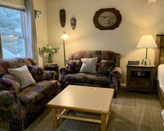 Fox Hollow Inn - Bozeman - Living room
