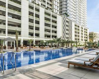 Starting point for your adventures in Manila with 200mbps wifi - Manila - Pool