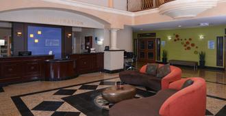 Holiday Inn Express Hotel & Suites El Centro - El Centro - Lobby