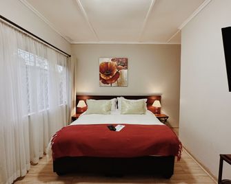 Malcolm Lodge - Harare