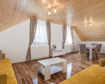 Beautiful Home In Debelo Brdo I - Gospić - Living room