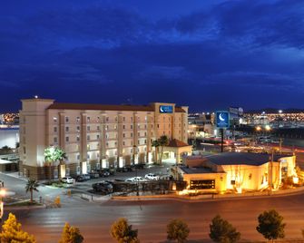 Hotel Mesaluna Near American Consulate - Ciudad Juárez - Gebäude