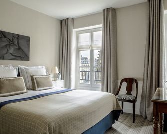 Hotel de la Place du Louvre - Paris - Bedroom