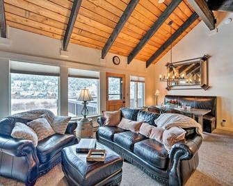 Big Sky Condo with Resort Amenities and Mountain Views - Big Sky - Pokój dzienny