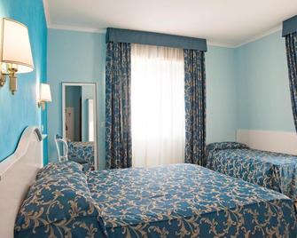 Hotel Aquila - Aprilia - Bedroom