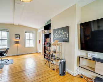 1 Mi to Historic District! Retreat in Bennington - Bennington