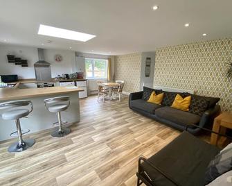 Mill Lane Cottage, a pretty cottage in beautiful countryside, 4 miles from Bath. - Bath - Soggiorno