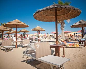 Hotel Aurea - Rimini - Beach