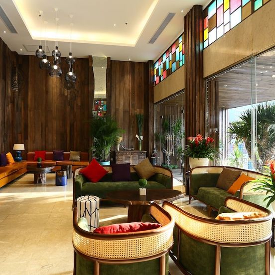 Au Lac Legend Hotel image 1