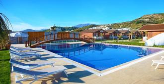 Sedir Park Bungalow Hotel - Kargiçak - Piscina