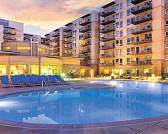 Beachfront Resort on the Promenade w/Ocean Views, Heated Pool and Amenities! - Seaside - Piscina