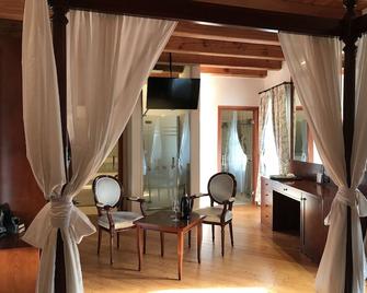 Palazzo Lodron Bertelli. Dimora Storica & Spa - Caderzone - Вітальня